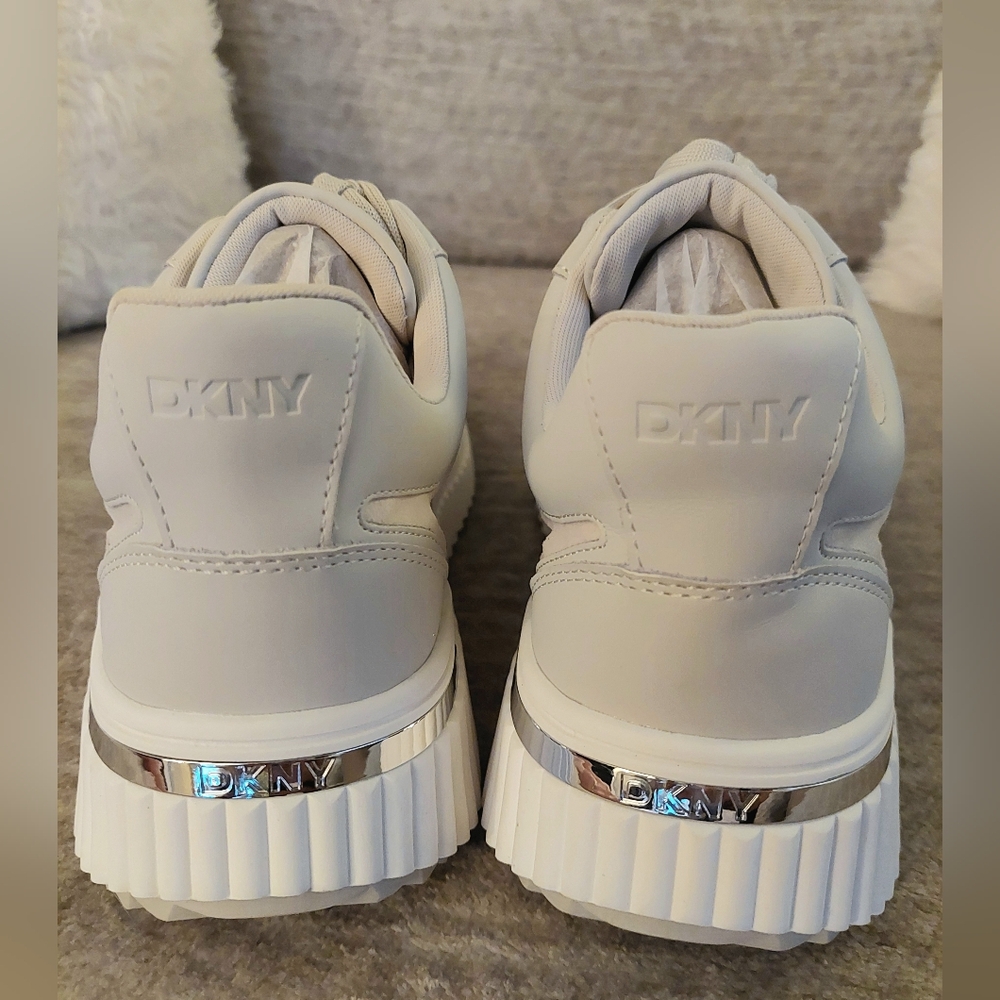 DKNY Loami Wedge Sneaker (color:"Bone") Size 8 NIB - Picture 9 of 12